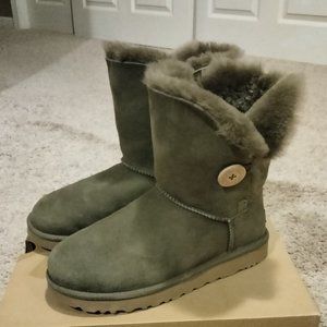 UGG Women's Bailey Button II